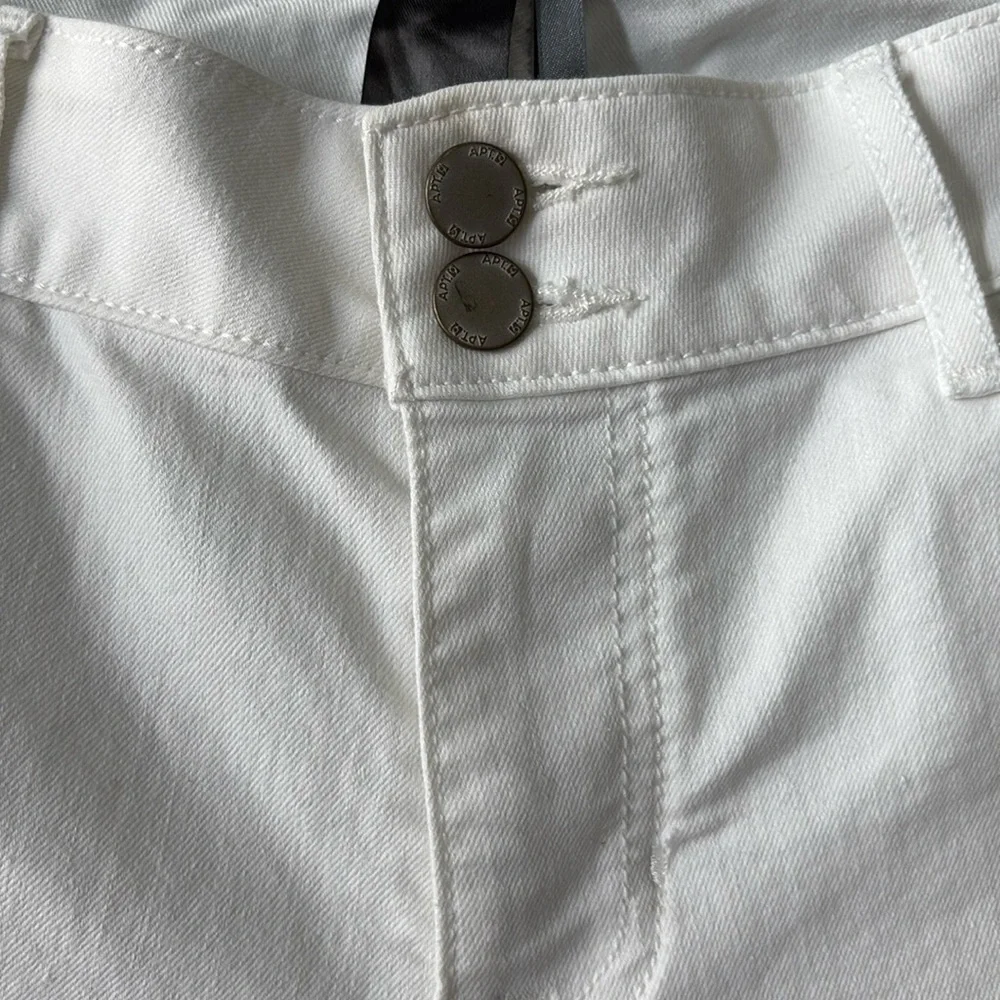 Apt. 9 Women's White Cuffed Capri Jeans Size 12 - Picture 9 of 10